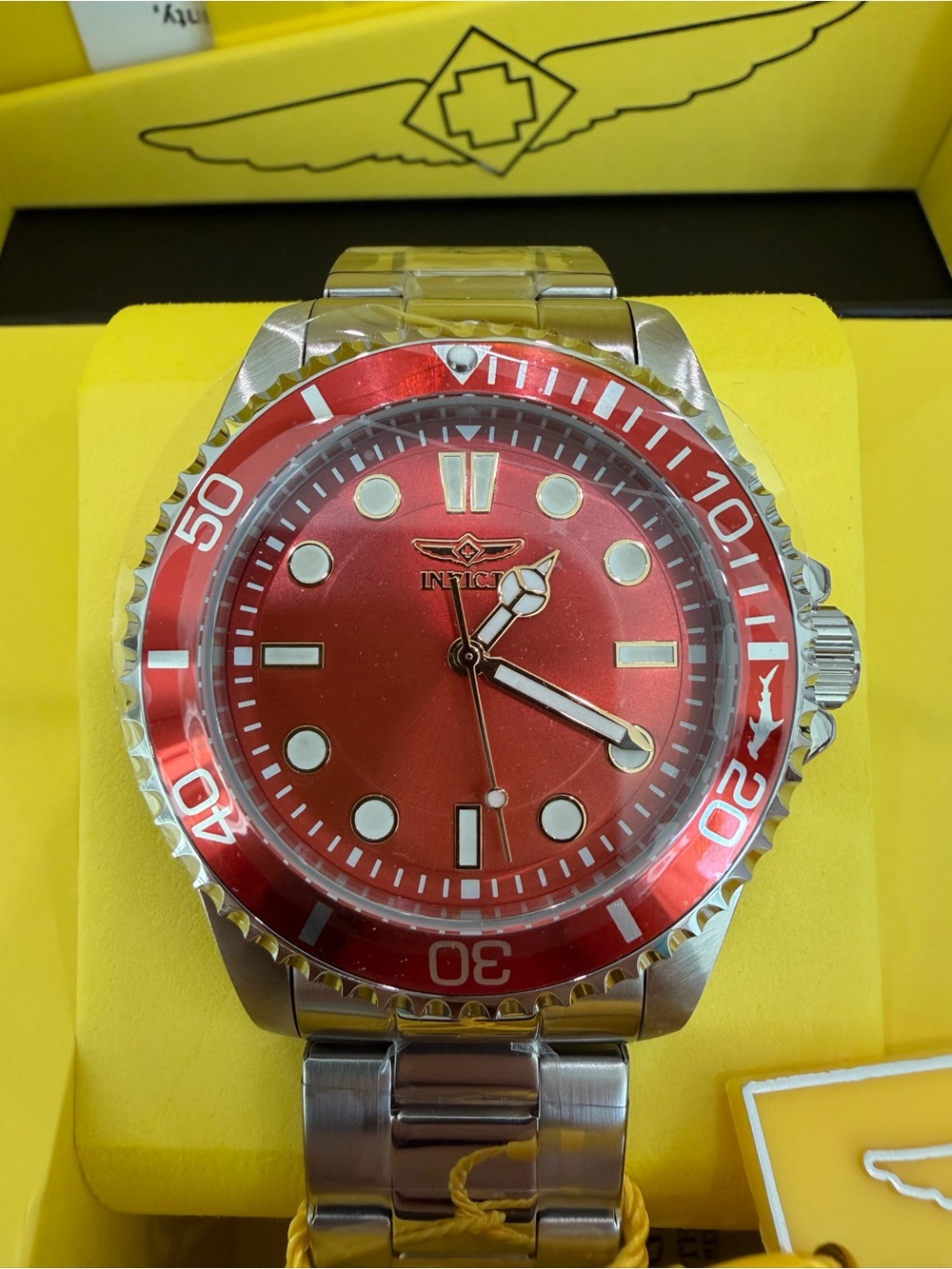 Invicta Men's Stainless Steel Pro Diver Watch in Red. Model 50506. New in box.